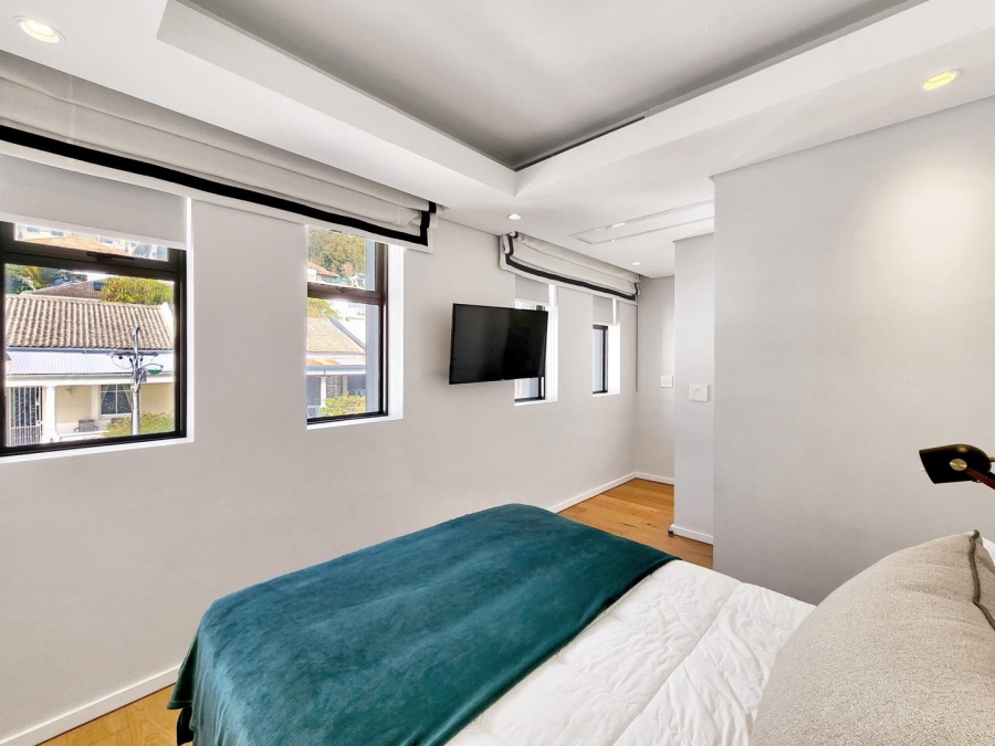 To Let 4 Bedroom Property for Rent in Sea Point Western Cape